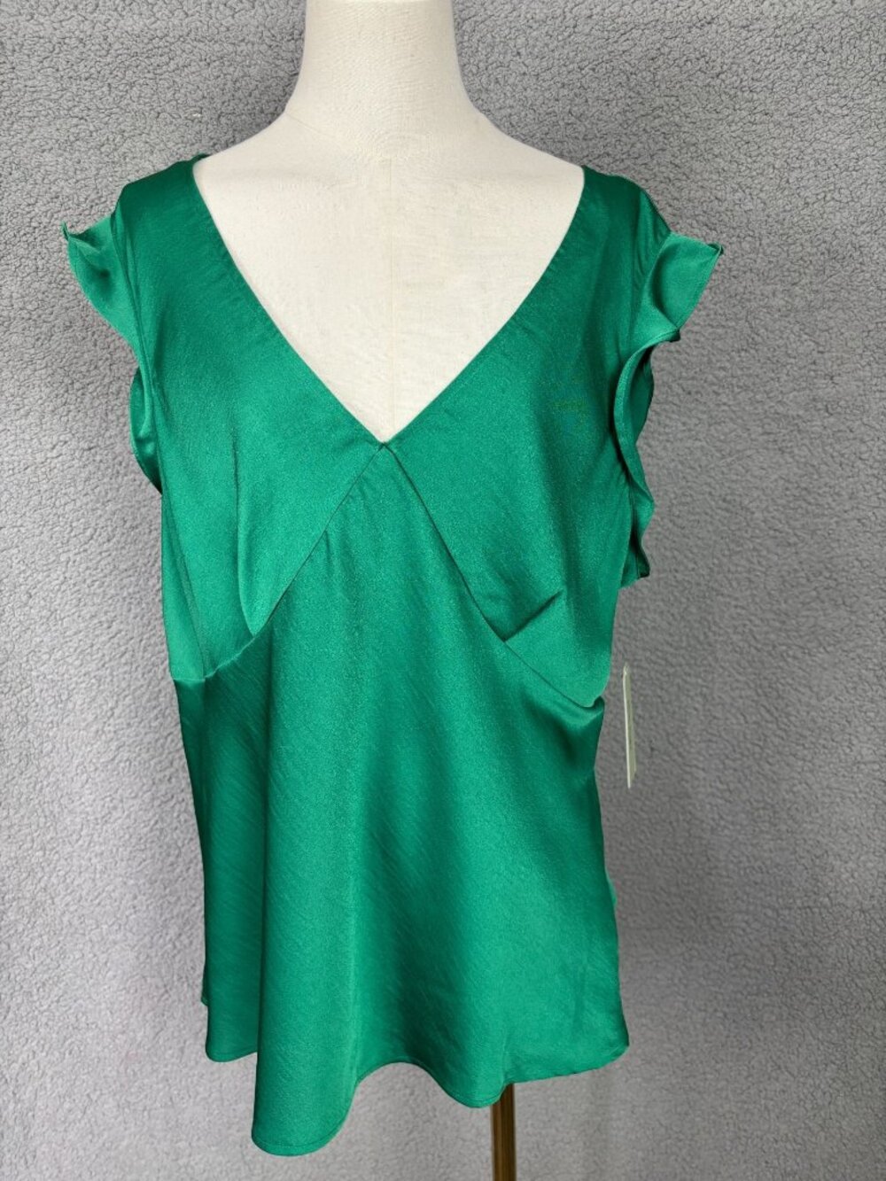 Nine Eight Women's XXL Green Sleeveless V-Neck Top Polyester Made In Vietnam NWT